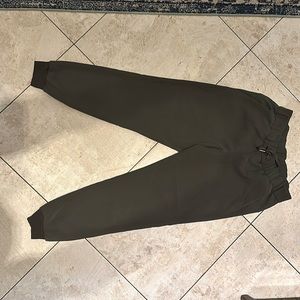 Lululemon- High-waisted jogger- Redy to Rulu (original)- Army green- Size 6